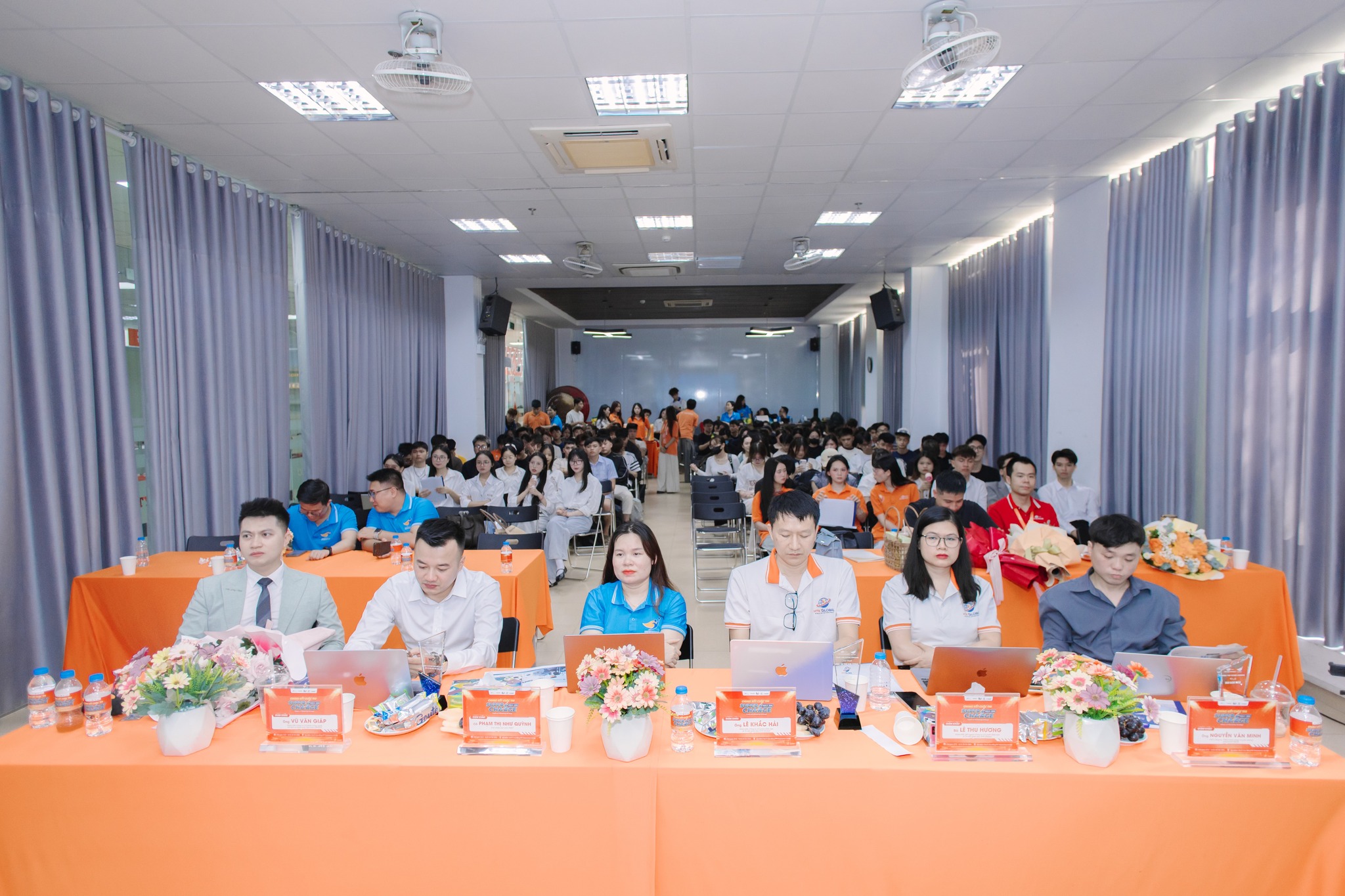 HTK đồng hành cùng cuộc thi với vai trò là BGK chấm thi